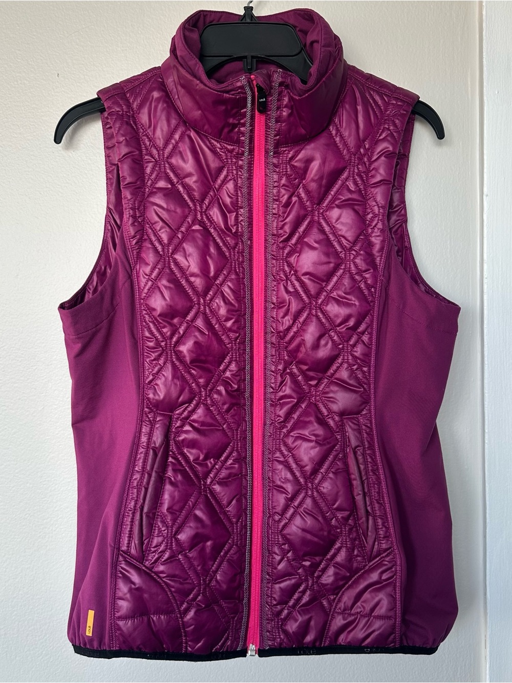 Lolë Women's Quilted Lightweight Athletic Golf Vest Berry / Magenta Size M